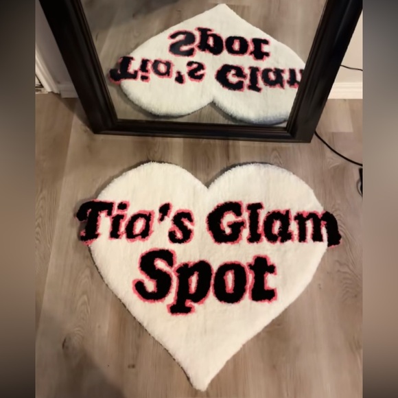 Customs - Picture 8 of 9